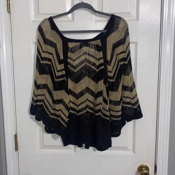 The sweater of many talents - Picture 3 of 3